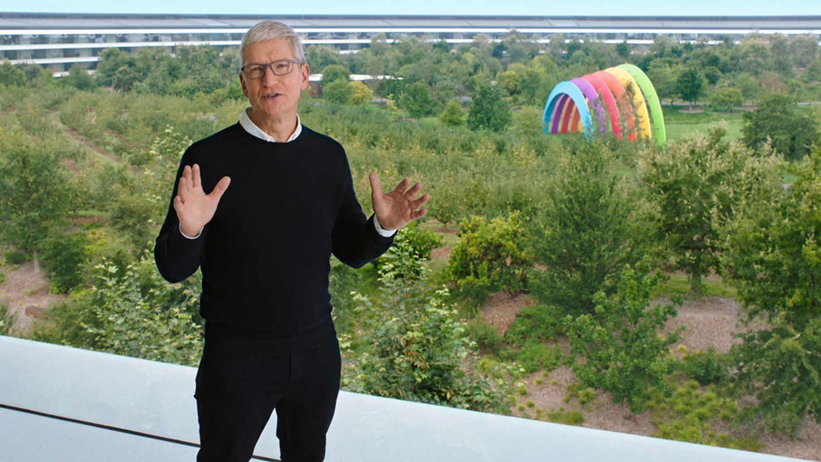 Apple Park'ta Tim Cook