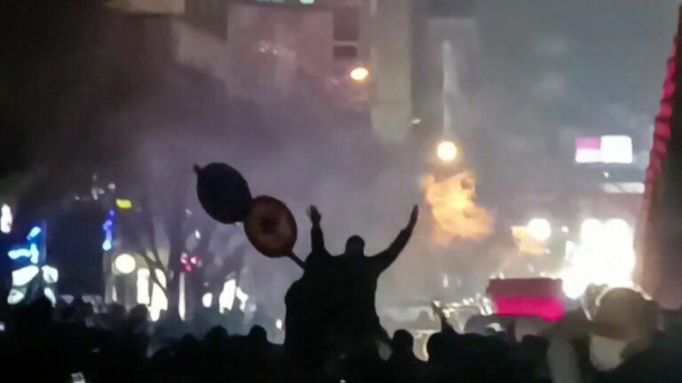 İran İnternetin Fişini Çekti!