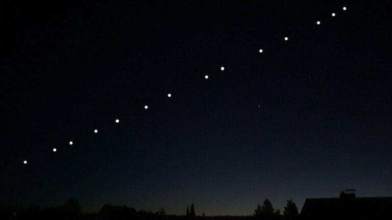 SpaceX Binlerce Uydunun Yörüngesini Değiştiriyor