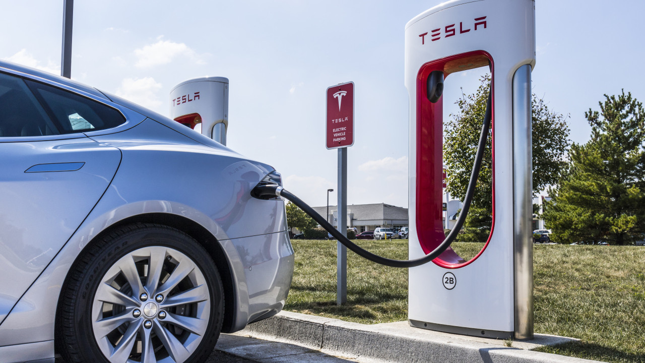 Tesla Supercharger, Eskişehir şarj istasyonu, Tesla şarj ücretleri, elektrikli araç şarjı, Opet Candaş Petrol, CCS uyumlu şarj, Tesla Türkiye, hızlı şarj istasyonu