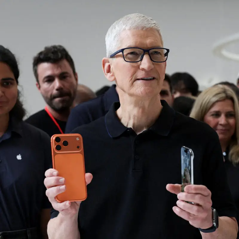 Apple, Tim Cook, Apple 50. yıl, Apple kutlama, 1 Nisan 2026, iPhone satışları