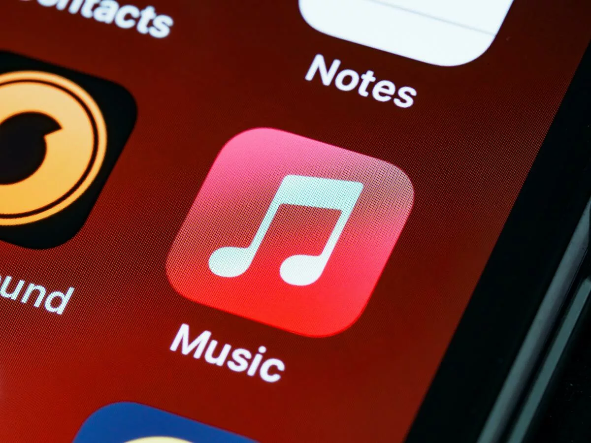 Apple Music, yapay zeka çalma listesi, iOS 27, YouTube Music AI, Spotify Prompted Playlist, ChatGPT müzik önerisi