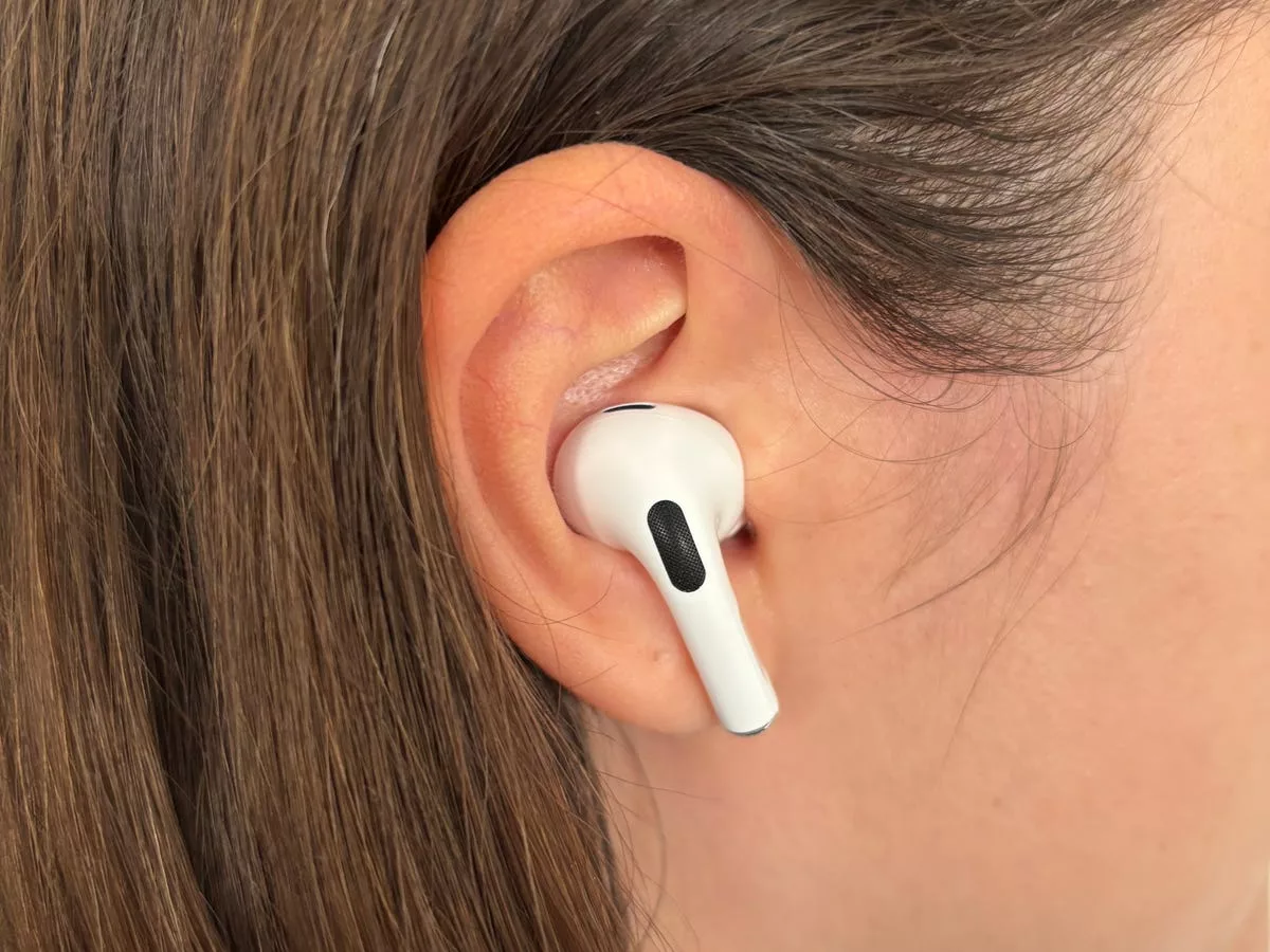 Apple, giyilebilir teknoloji, yapay zeka, akıllı gözlük, AirPods, akıllı yaka iğnesi, Google Gemini