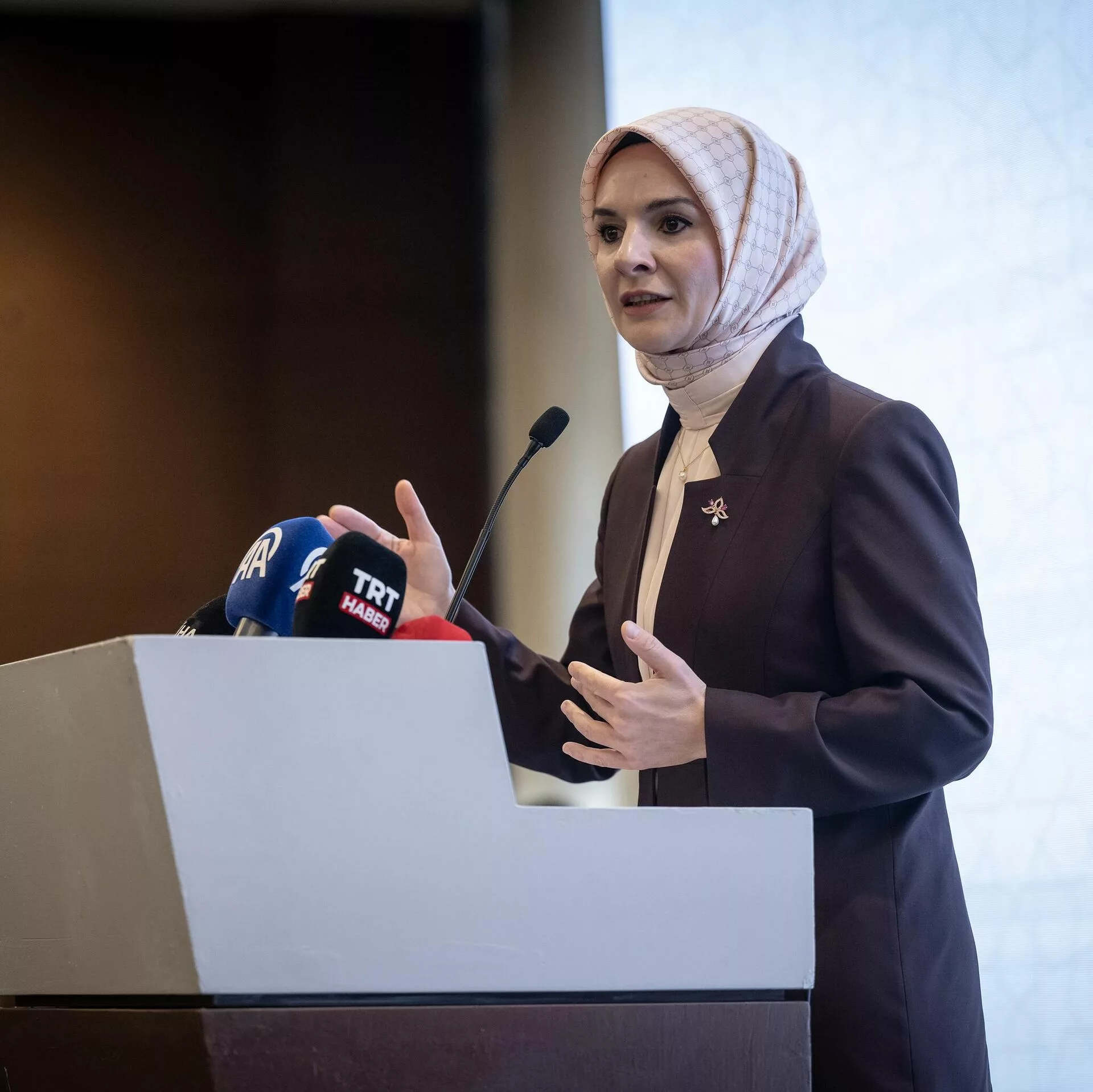 15 yaş altı sosyal medya yasağı, Mahinur Özdemir Göktaş, oyun platformları düzenlemesi, yaş doğrulama sistemi, dijital güvenlik, sosyal medya yaş sınırı