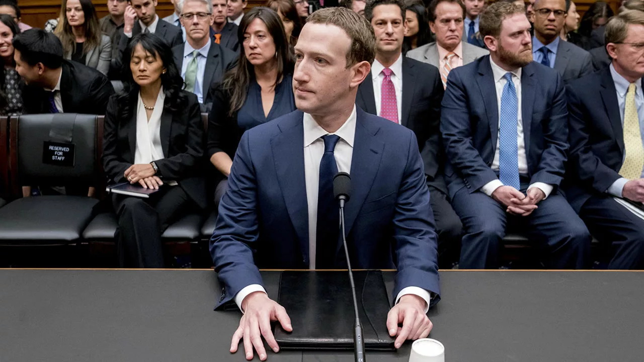 Mark Zuckerberg Mahkemeye Çıktı: Gözlükleri Olay Oldu!