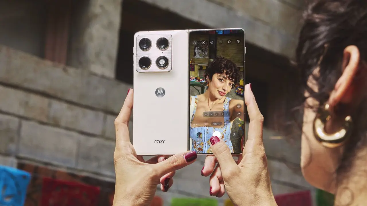 Motorola Razr Fold, Katlanabilir Telefonlar Arasında En İyi...