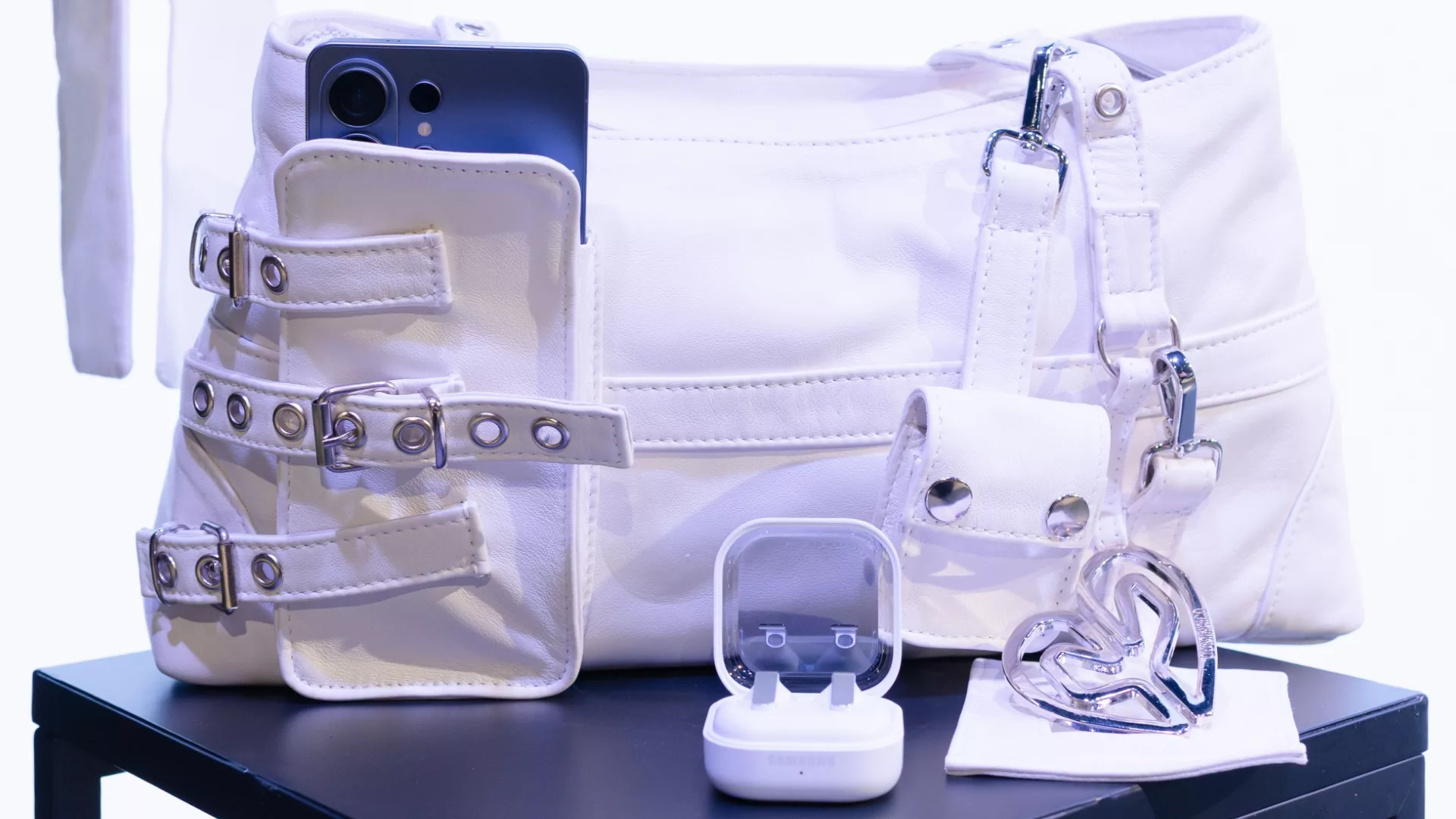 Samsung, DOMINNICO, Galaxy S26 Ultra, Galaxy Buds 4 Pro, teknoloji ve moda, akıllı telefon çantası