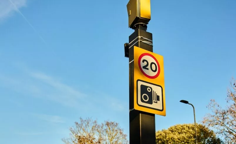 Trafik Denetiminde Yeni Dönem: 4K Hız Kamerası ile Kaçış Yok! 1 4D radar hız kamerası, 4K hız kamerası, TfL yeni nesil kamera, trafik denetimi, görünmez hız kamerası