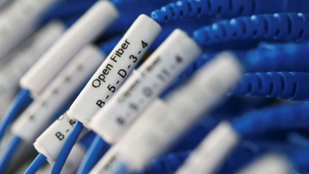 Altyapı Maliyetleri Yükseldi: Fiber İnternet Fiyatları İkiye Katlanabilir 3 Fiber internet, geniş bant, internet fiyatları, altyapı maliyetleri, internet servis sağlayıcıları