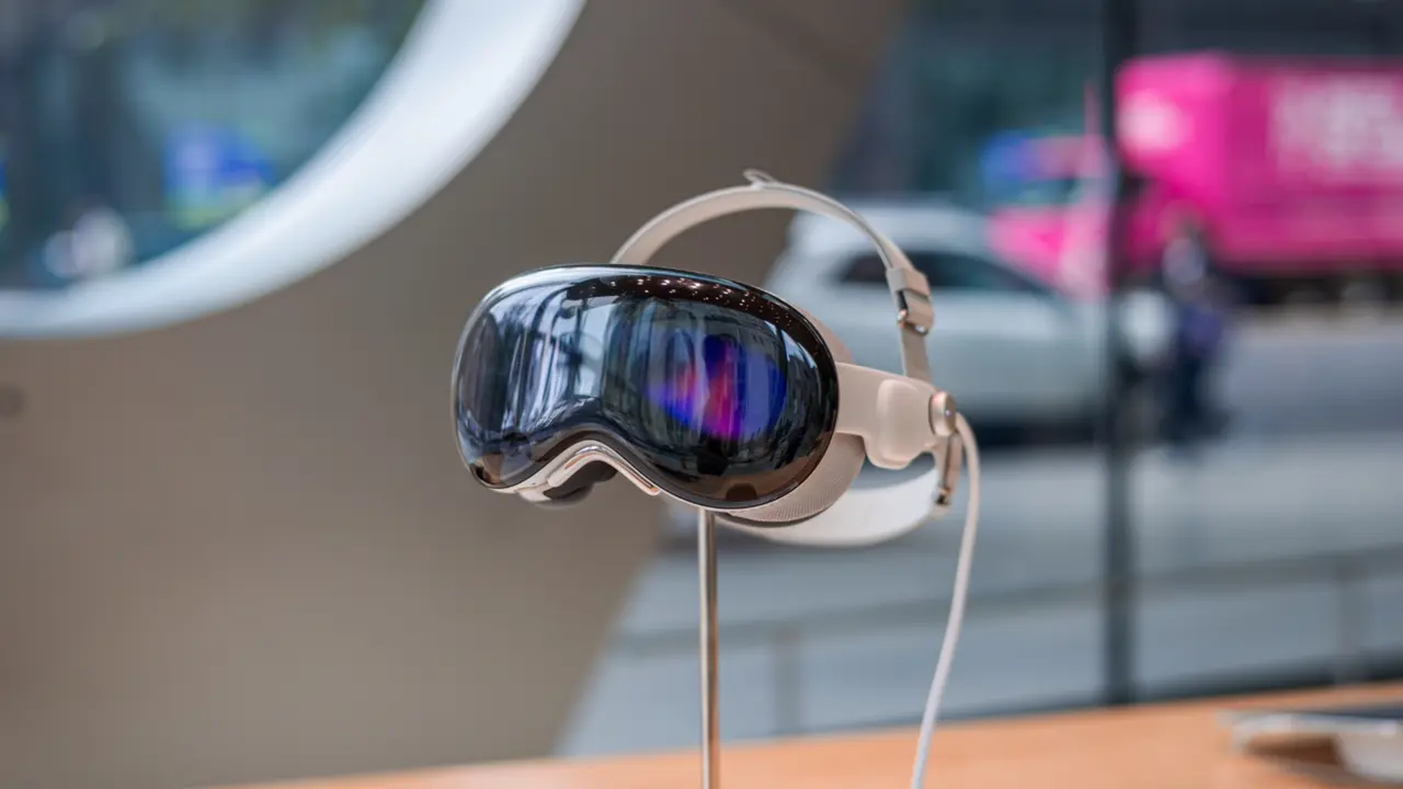 Apple Vision Pro Kararsız Liderlik Nedeniyle Potansiyelini Gösteremiyor