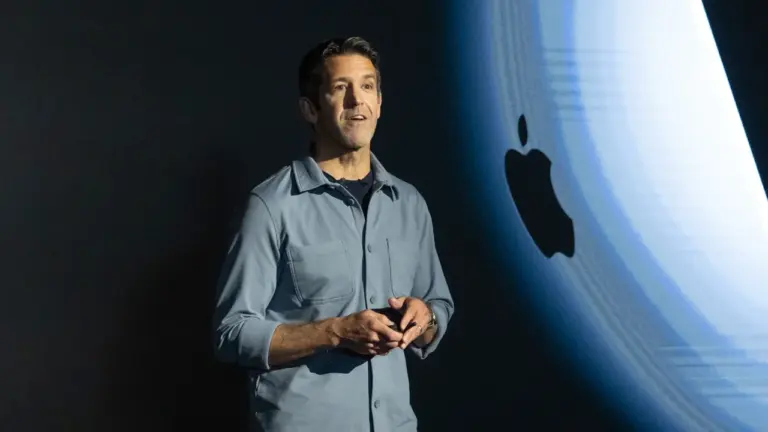 Apple, John Ternus, yapay zeka, Bloomberg, teknoloji haberleri