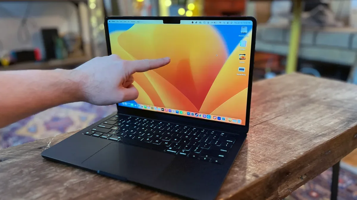 Apple, MacBook Pro, Mac Studio, dokunmatik ekran, M6 çip