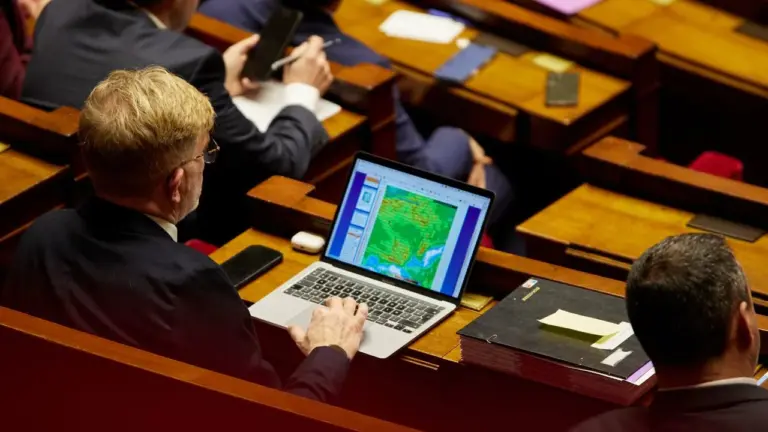 Fransa, Microsoft Windows, Linux, açık kaynak, dijital egemenlik, ABD teknolojisi, Microsoft Teams