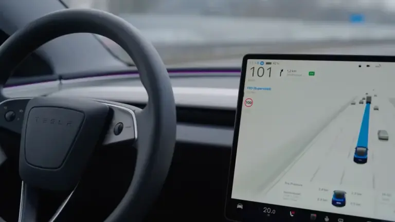 Tesla, otonom sürüş, abonelik sistemi, elektrikli araçlar, FSD, Rivian, otomobil teknolojileri