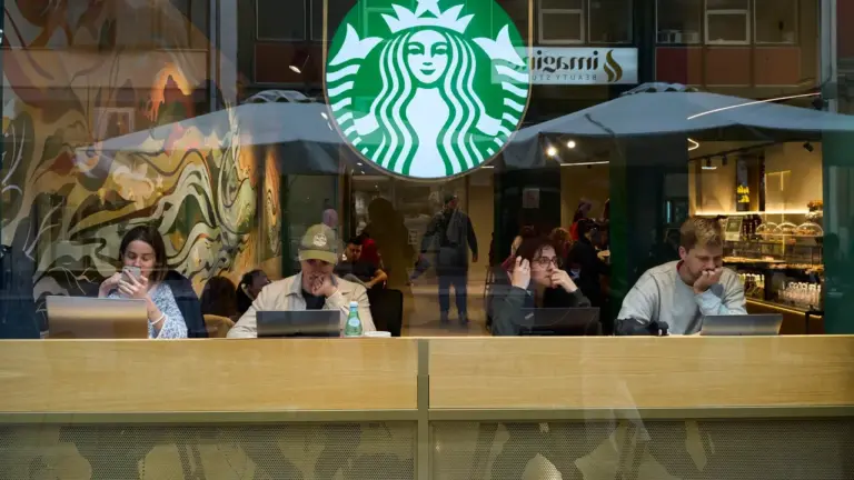 Starbucks, ChatGPT, Yapay Zeka, İçecek Keşfi, Mobil Uygulama
