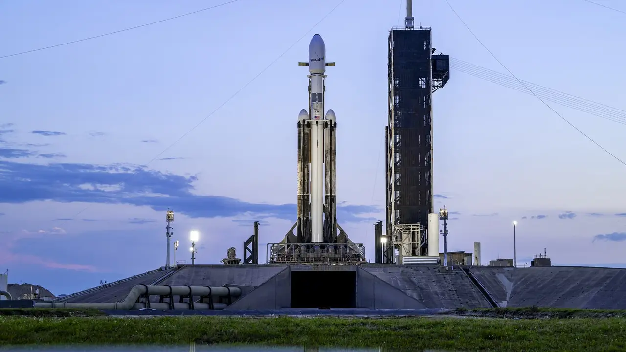SpaceX Falcon Heavy Fırlatması Ertelendi