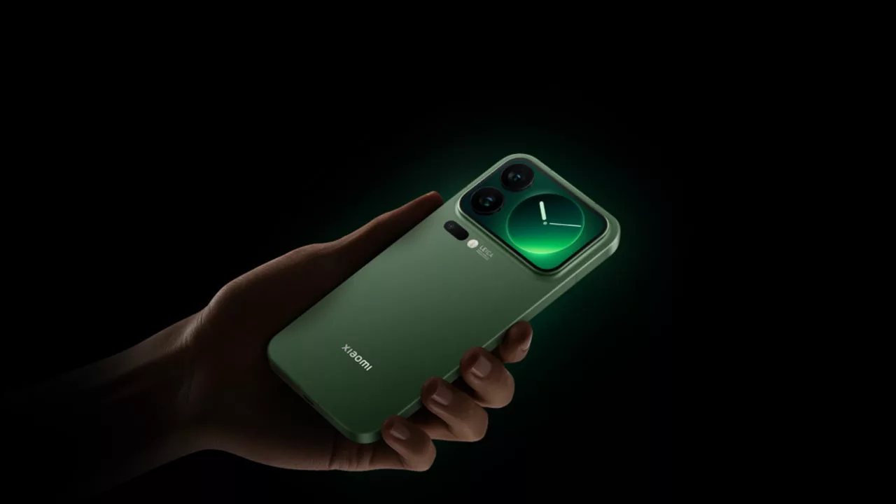 Xiaomi 18 Pro Yapay Zeka Arka Ekranı!