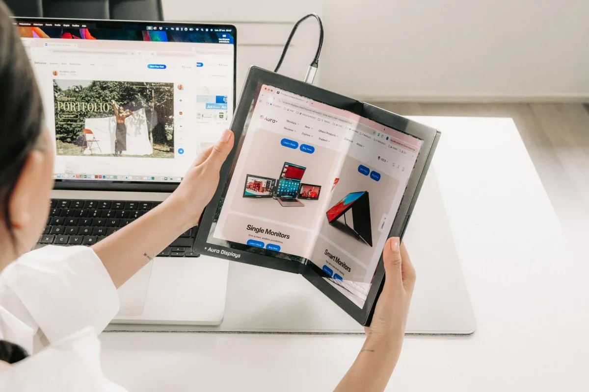 Aura Displays, Single Flex Pro, taşınabilir monitör, katlanabilir ekran, AMOLED