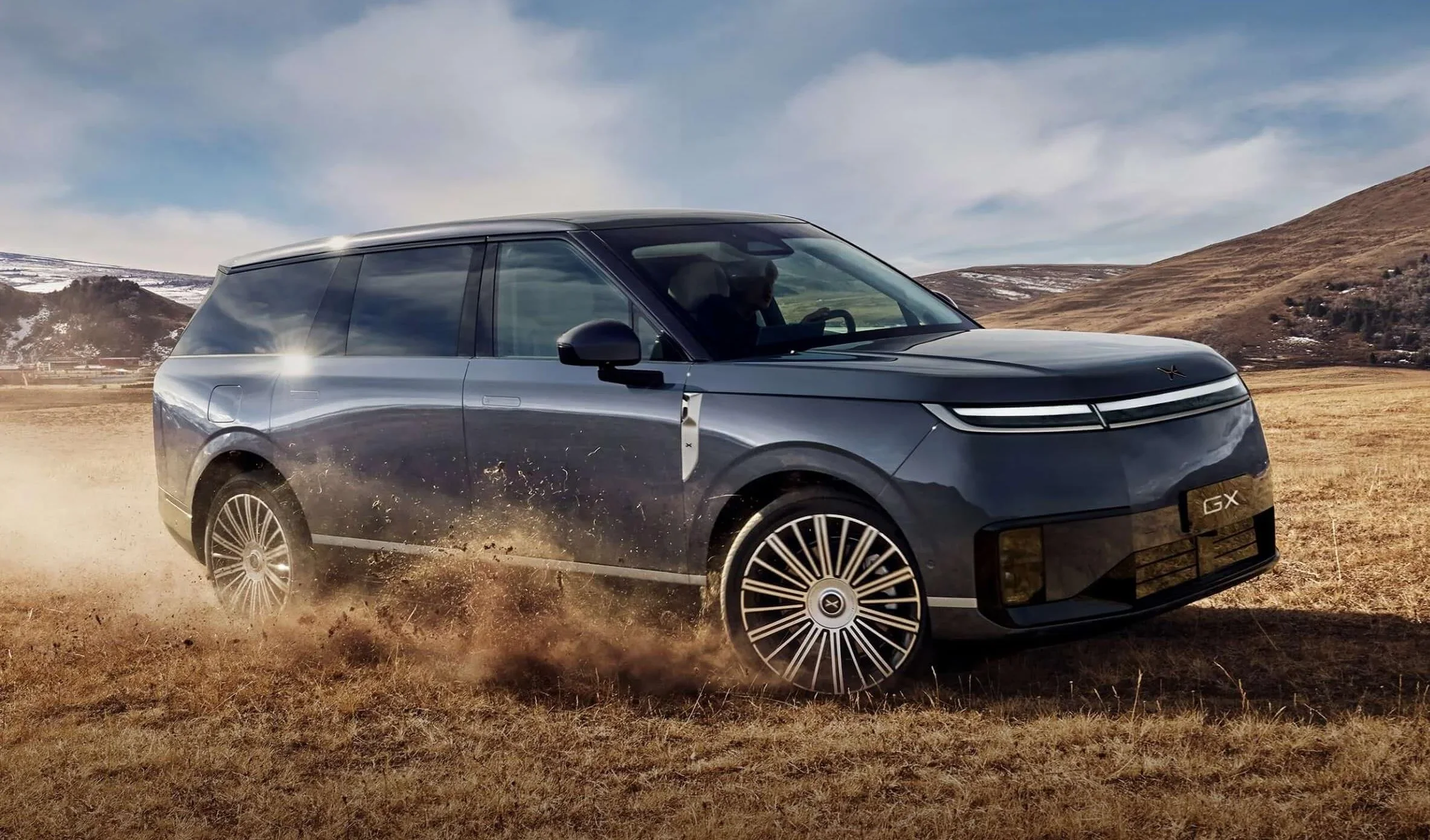cinli-range-rover-xpeng-gx-kapis-kapis-gidiyor featured image