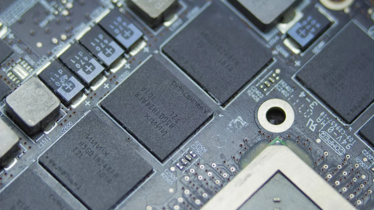 Lenovo Uyardı: Bellek Fiyatları Düşmeyecek