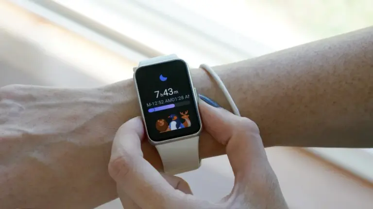 Samsung, Galaxy Fit 4, fitness takip cihazı, giyilebilir teknoloji, akıllı bileklik
