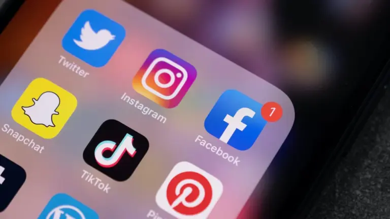 WhatsApp, Instagram, Facebook, X, Threads