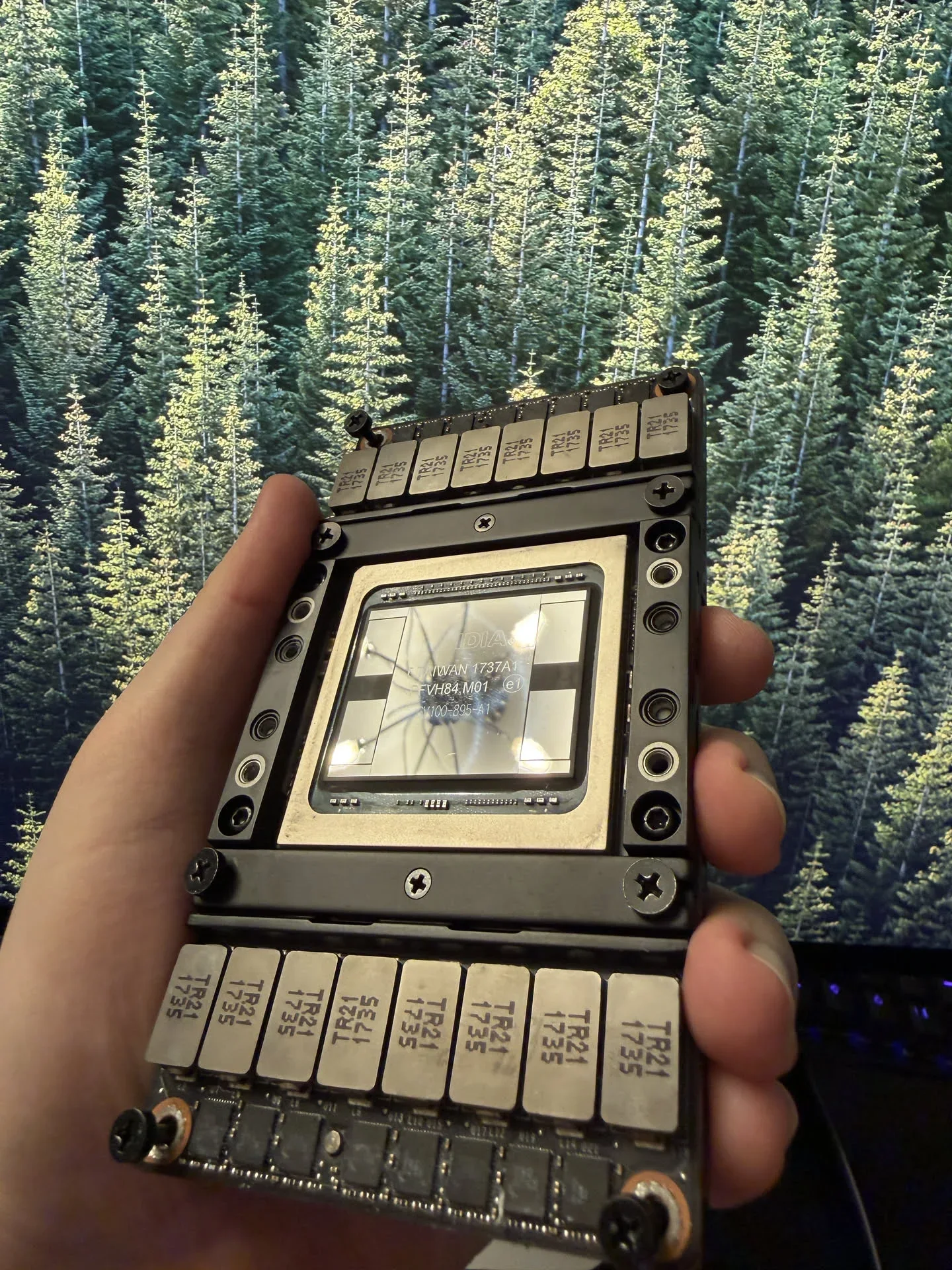 bir-kullanici-rtx-4080in-icine-yapay-zeka-hizlandiricisi-takti featured image