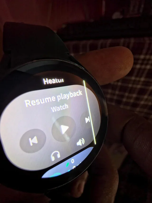 galaxy-watch-kullanicilarina-ekranda-yesil-cizgi-soku featured image