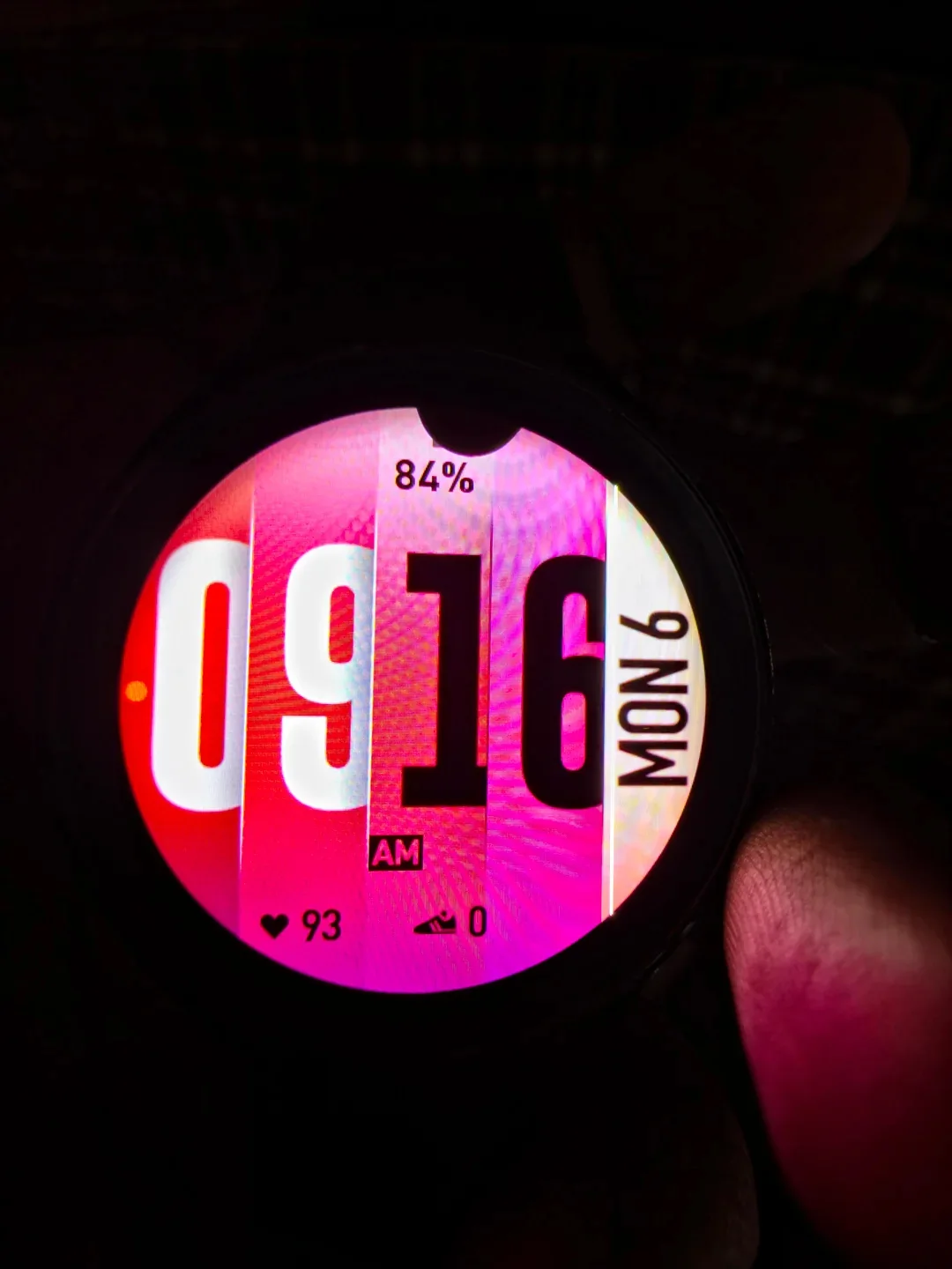 galaxy-watch-kullanicilarina-ekranda-yesil-cizgi-soku featured image