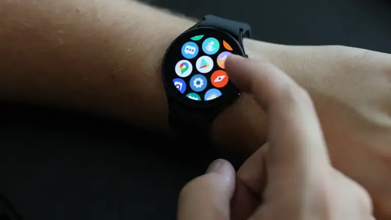 Samsung, Galaxy Watch, yeşil çizgi, One UI 8, akıllı saat