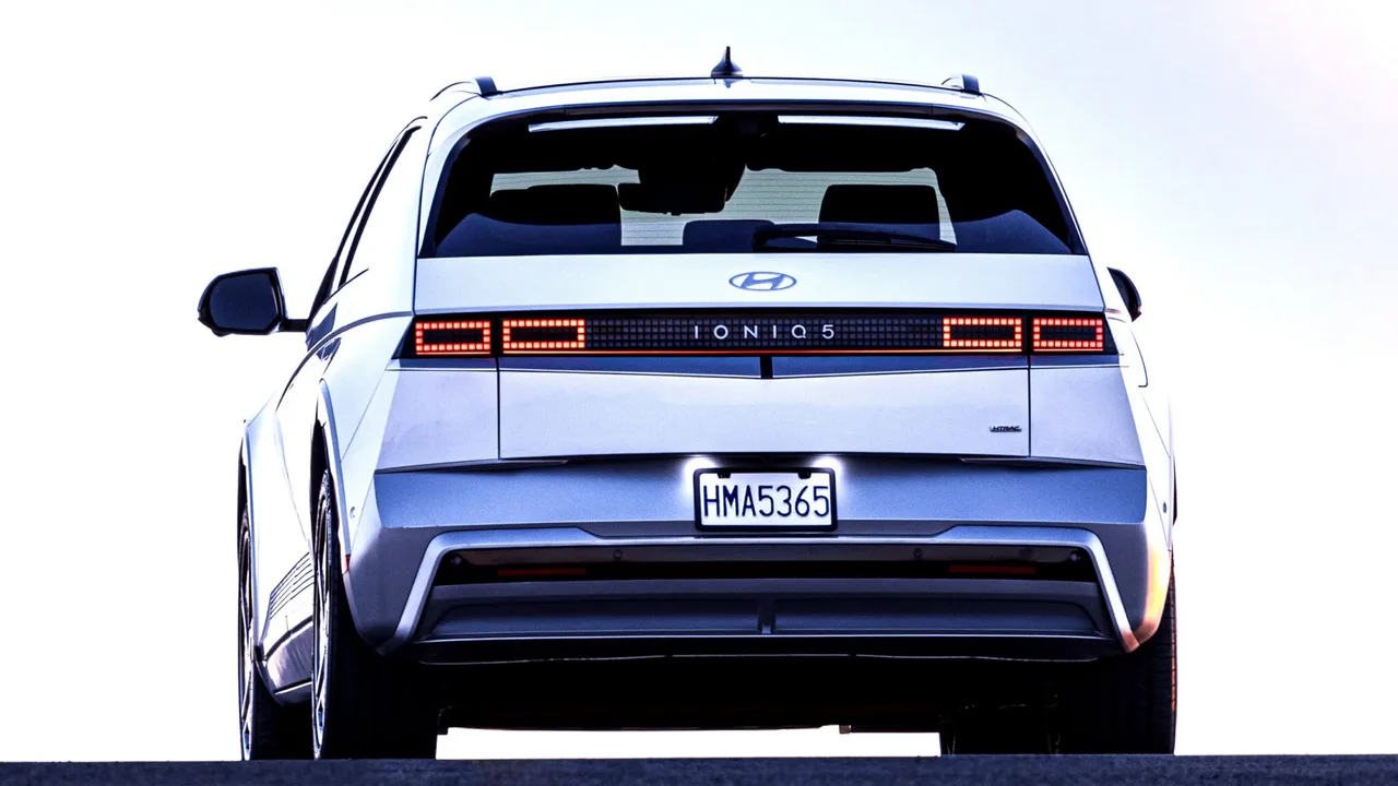 Hyundai ve Kia’dan 14 Elektrikli Araç için Yangın Riski Çağrısı
