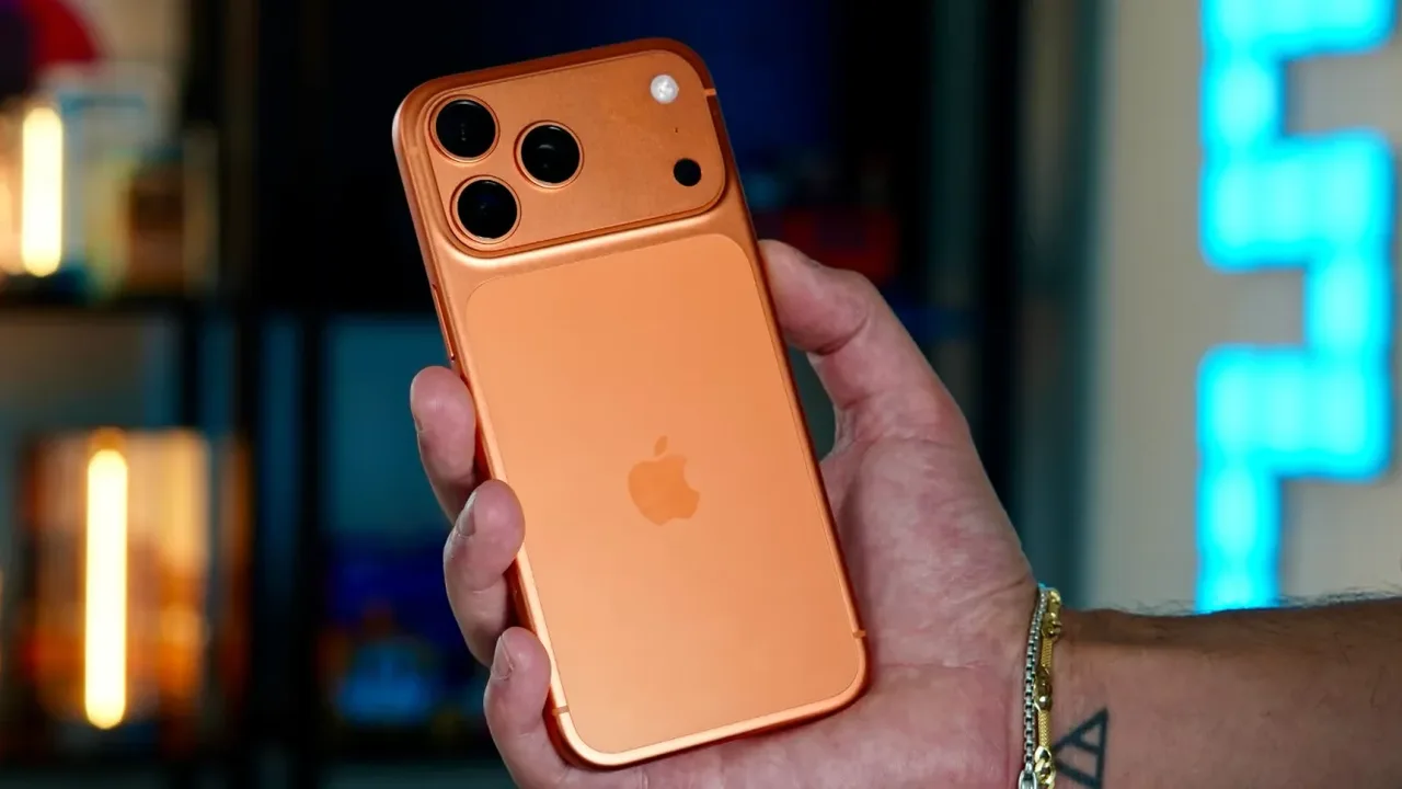 iPhone 17 Pro Max’i Gömdüler: 250 Yıl Sonra Açılacak