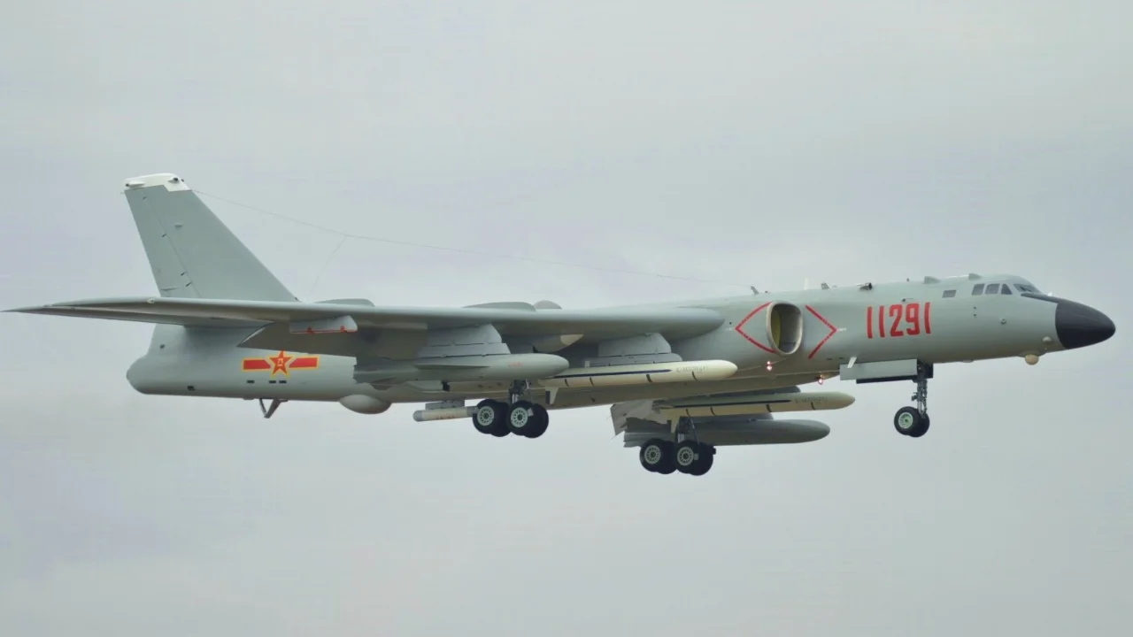 Çin, Nükleer H-6N Bombardıman Uçağını İlk Kez Gösterdi