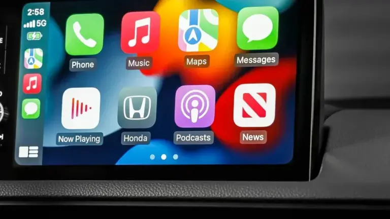 Apple CarPlay'e Siri Gelmeden Yapay Zeka Geldi — CarPlay yapay zeka desteği, Apple CarPlay chatbot uygulamaları, iOS 27 Siri AI, Meta AI CarPlay entegrasyonu, üçüncü taraf yapay zeka botları
