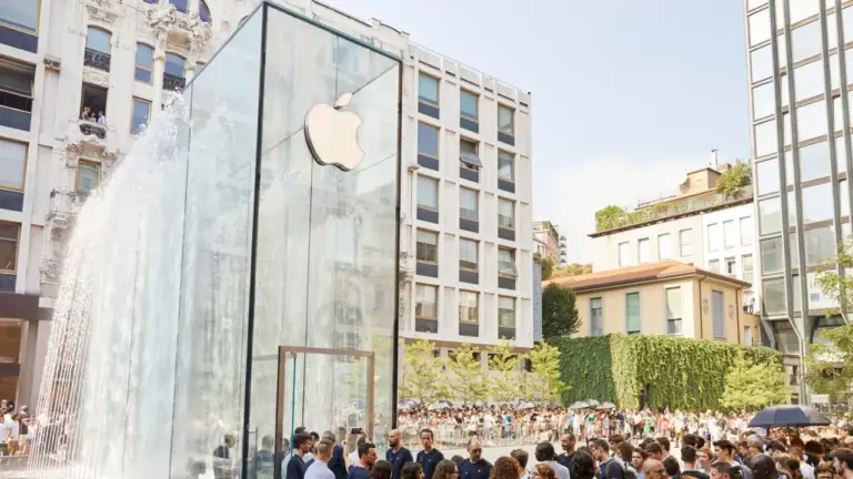 Apple, iPhone, İtalya, reklam, çocuk hakları