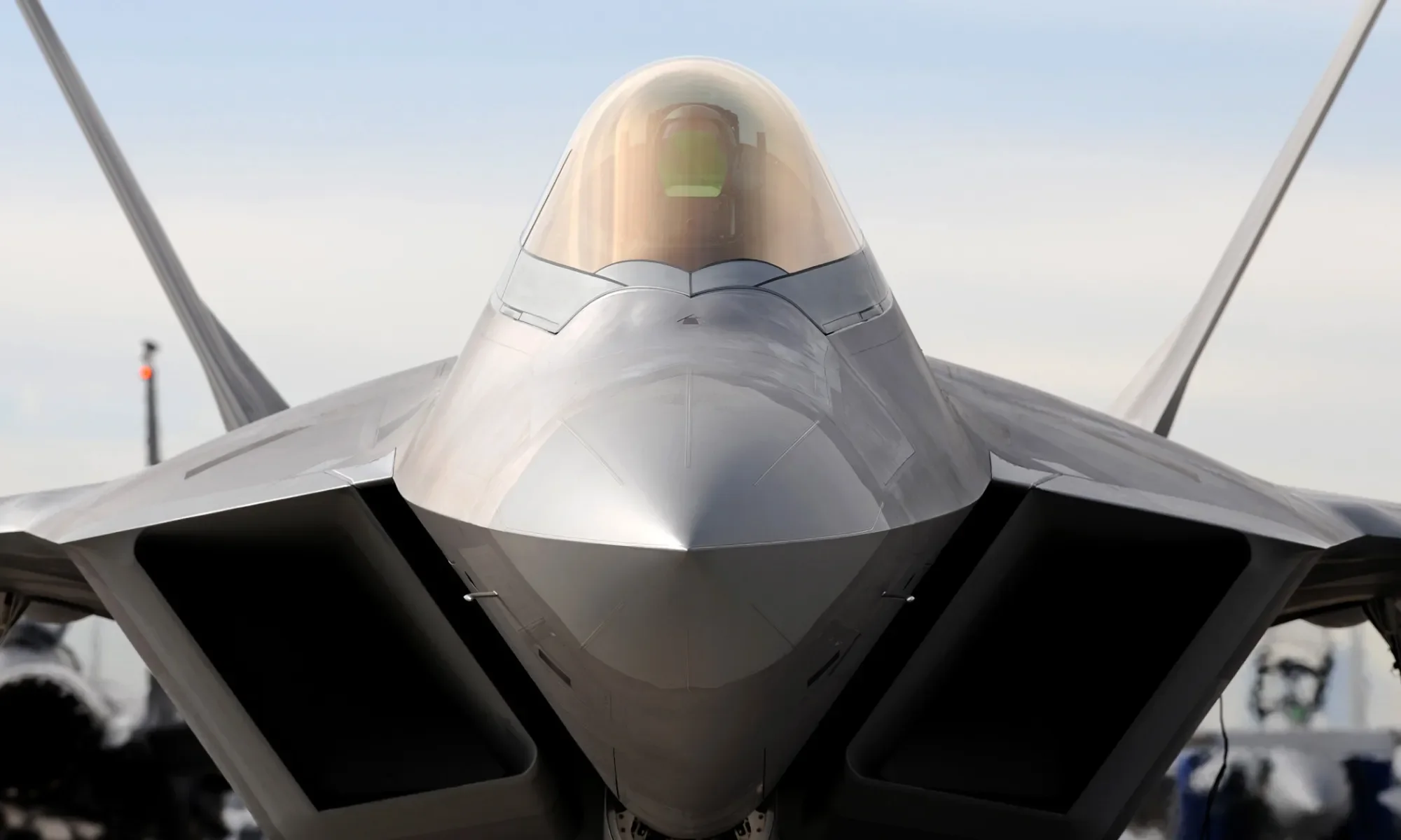 cin-savas-ucaklarinin-pesinde-f-22-ve-f-35i-takip-edebilen-sistem featured image
