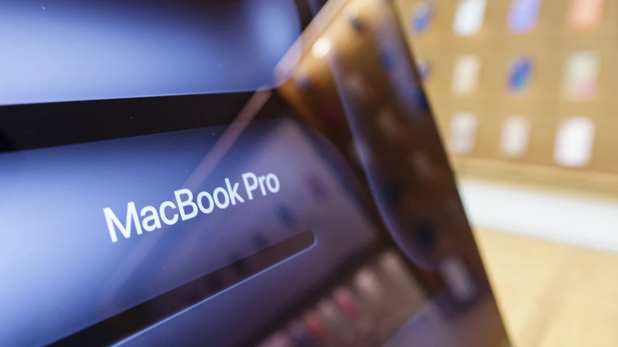 Dokunmatik Ekranlı MacBook Geliyor: İşte Tarih — yeni MacBook Pro özellikleri, Tandem OLED ekran teknolojisi, MacBook Pro M5 işlemci, Apple Dynamic Island