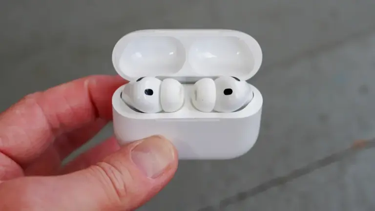 Kameralı AirPods ile Gelişmiş Uzamsal Ses Takibi — Kameralı AirPods modelleri, Apple uzamsal ses, AirPods kafa takibi, Visual Intelligence desteği, Apple giyilebilir teknolojiler