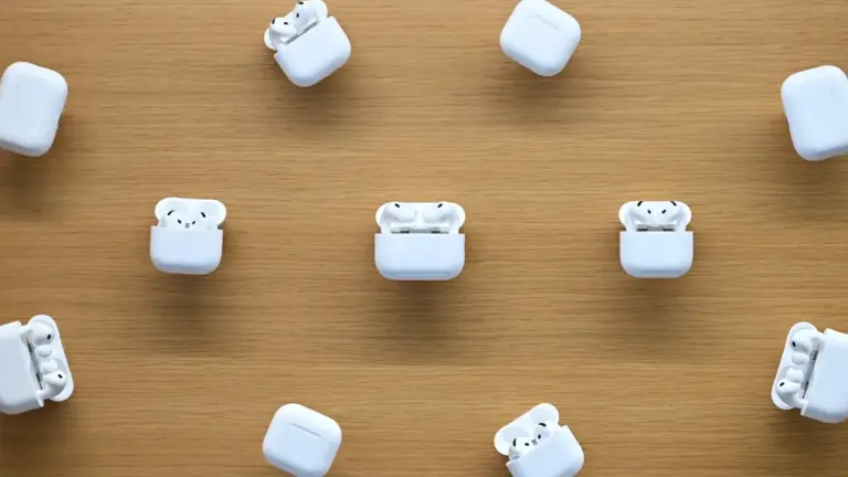 Apple, AirPods Pro, B790, Mark Gurman, iOS 27