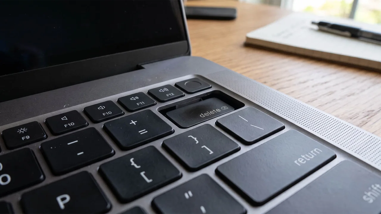 MacBook Pro’larda Isınma Sorunu: Klavye Tuşları Eriyor