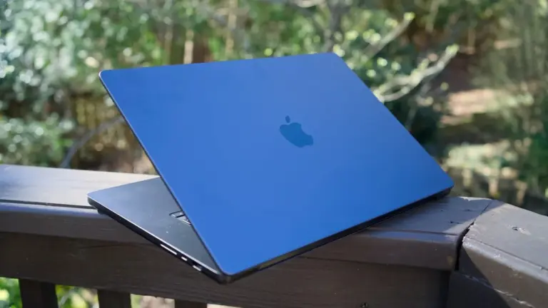 MacBook Ultra, Apple, macOS 27.1, MacBook Pro, OLED