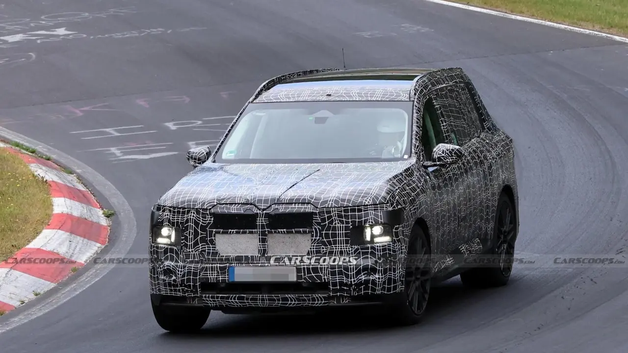 Yeni BMW X7 Casus Kameralara Yakalandı: V8 Motoru Koruyor