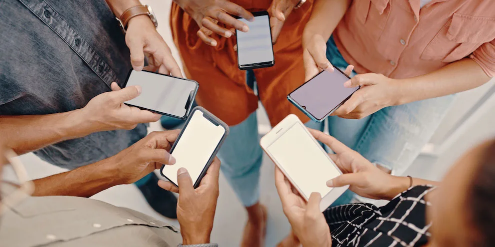 Apple'ın iPhone Zamları Android Telefonları Nasıl Etkiler? — iPhone fiyat artışları, Android amiral gemisi telefonlar, akıllı telefon fiyatları, Apple fiyat politikası, RAM maliyetleri