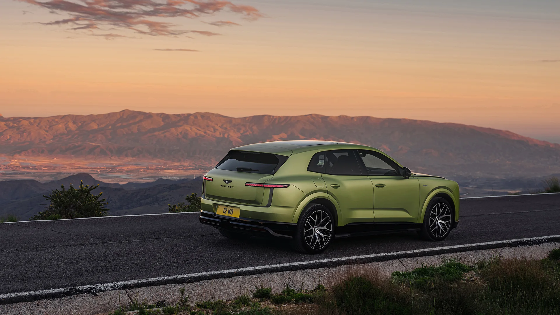 Bentley Torcal Tanıtıldı: 876 Beygirlik Elektrikli SUV — Bentley Torcal elektrikli SUV, Bentley elektrikli araç, Bentley Torcal özellikleri, lüks elektrikli otomobiller, Porsche PPE platformu