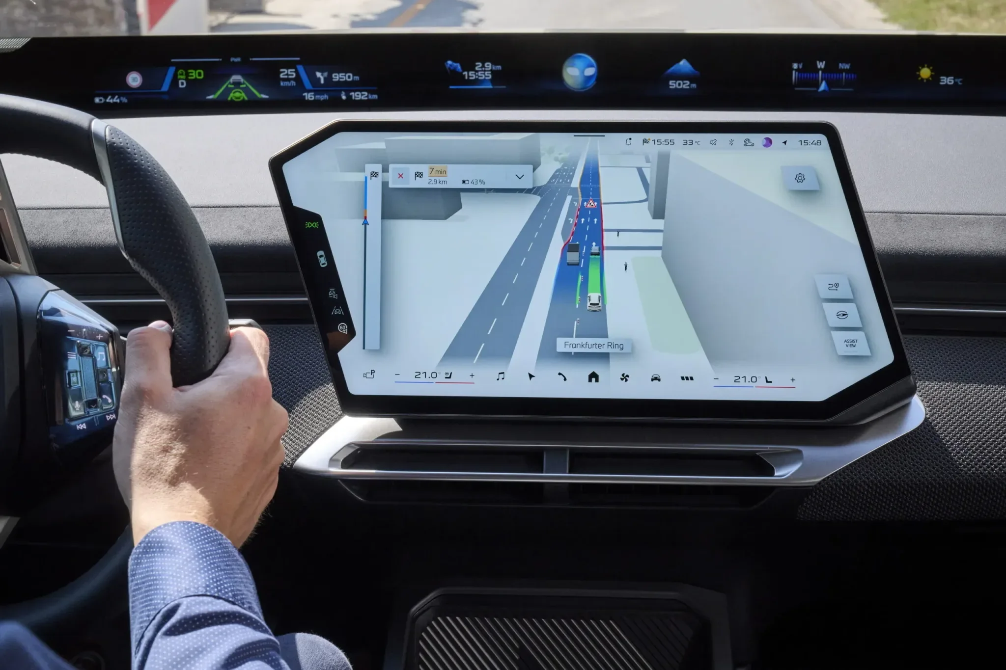BMW'nin Yeni Navigasyon Arayüzü: BMW Maps With Driver Assistance Tanıtıldı — BMW navigasyon sistemi, sürüş destek teknolojileri, BMW Operating System X, Highway Assistant sistemi