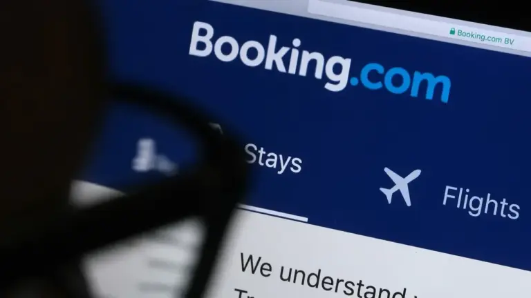 Booking.com Türkiye'ye Geri mi Dönüyor? Yeni Yasal Düzenleme Detayları — Booking.com Türkiye yasağı son durum, dijital konaklama platformları düzenlemesi, Kültür ve Turizm Bakanlığı denetimi, yabancı seyahat platformları vergi, konaklama hizmetleri kanun teklifi
