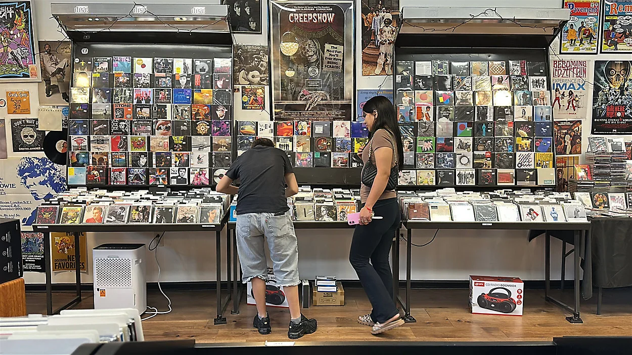 CD Satışları Patladı! Neredeyse Yüzde 50 Yükseldi — fiziksel müzik formatları, plak satışları, müzik endüstrisi gelirleri, streaming servisleri