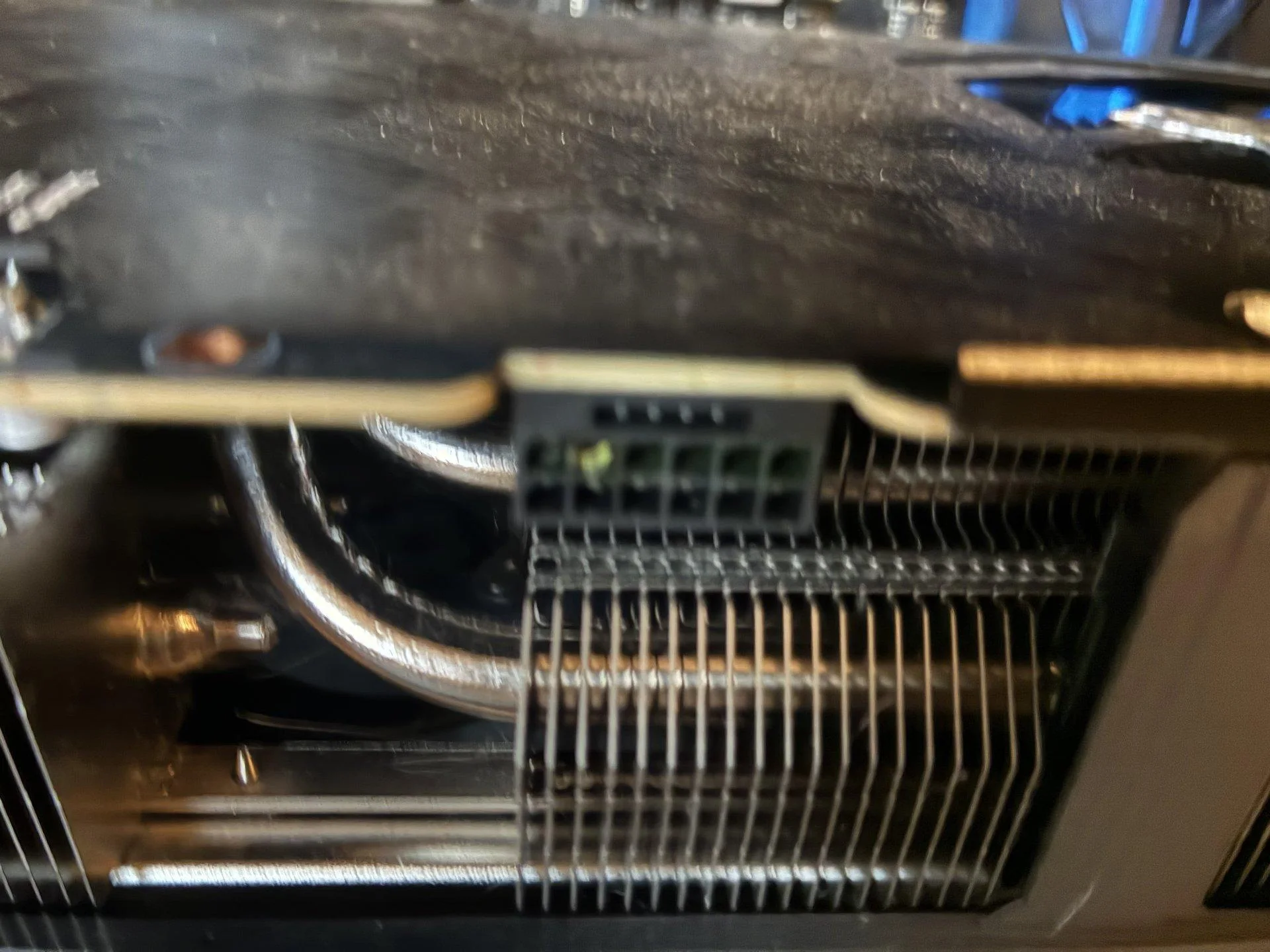 DLSS 5 Testi Sırasında RTX 5090 Ekran Kartı Yandı — NVIDIA GeForce RTX 5090, DLSS 5 Neural Rendering, ekran kartı güç tüketimi, MSI Gaming Trio OC, 12V-2x6 güç bağlantısı
