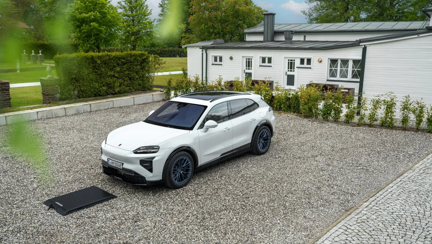 Elektrikli Porsche Cayenne Kablosuz Şarj Edilecek — Porsche elektrikli araçlar, kablosuz şarj teknolojisi, Porsche Cayenne özellikleri, elektrikli araç şarj sistemleri