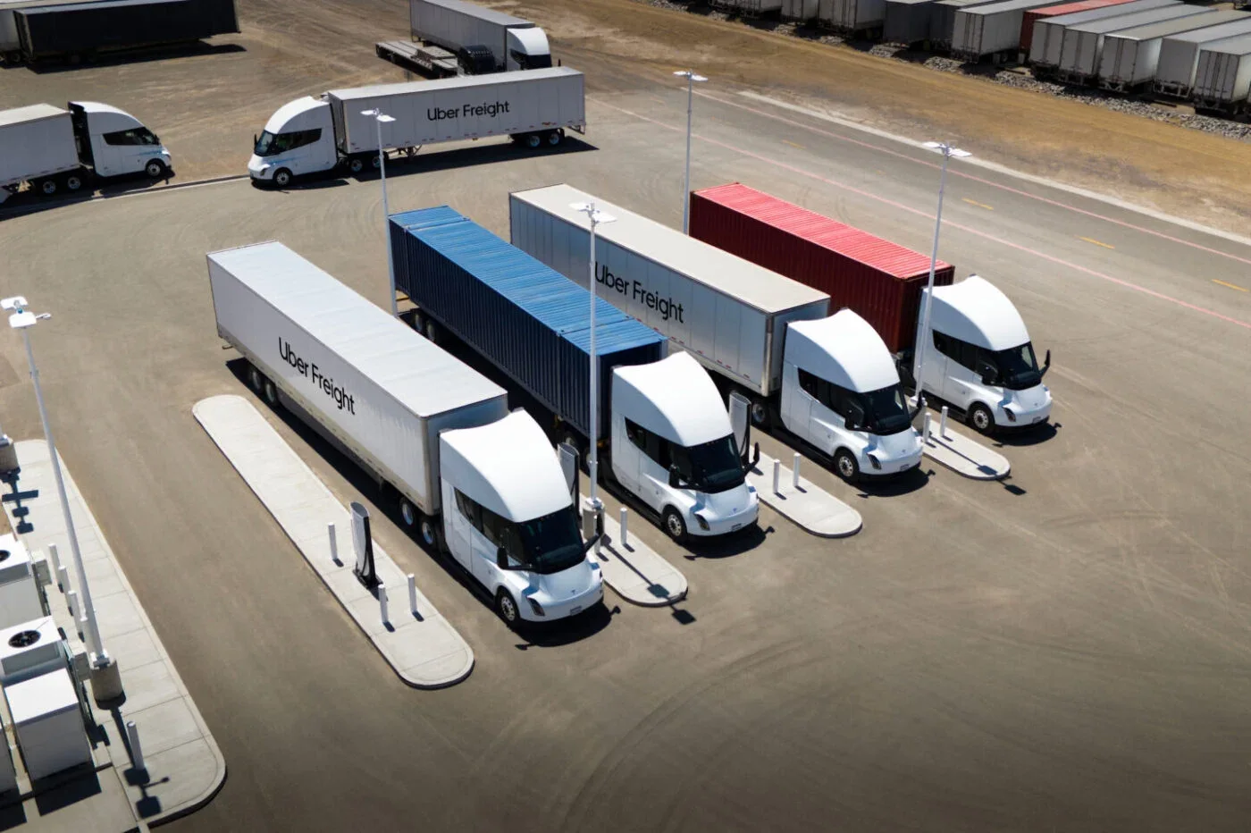 Elektrikli Tır Tesla Semi Avrupa Yollarına Çıkıyor: 550 Km Menzil — elektrikli tır modelleri, Tesla Semi menzili, elektrikli kamyon şarj, ağır vasıta teknolojileri